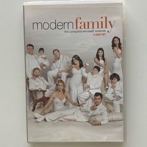 Modern Family the complete second season 3-disc set